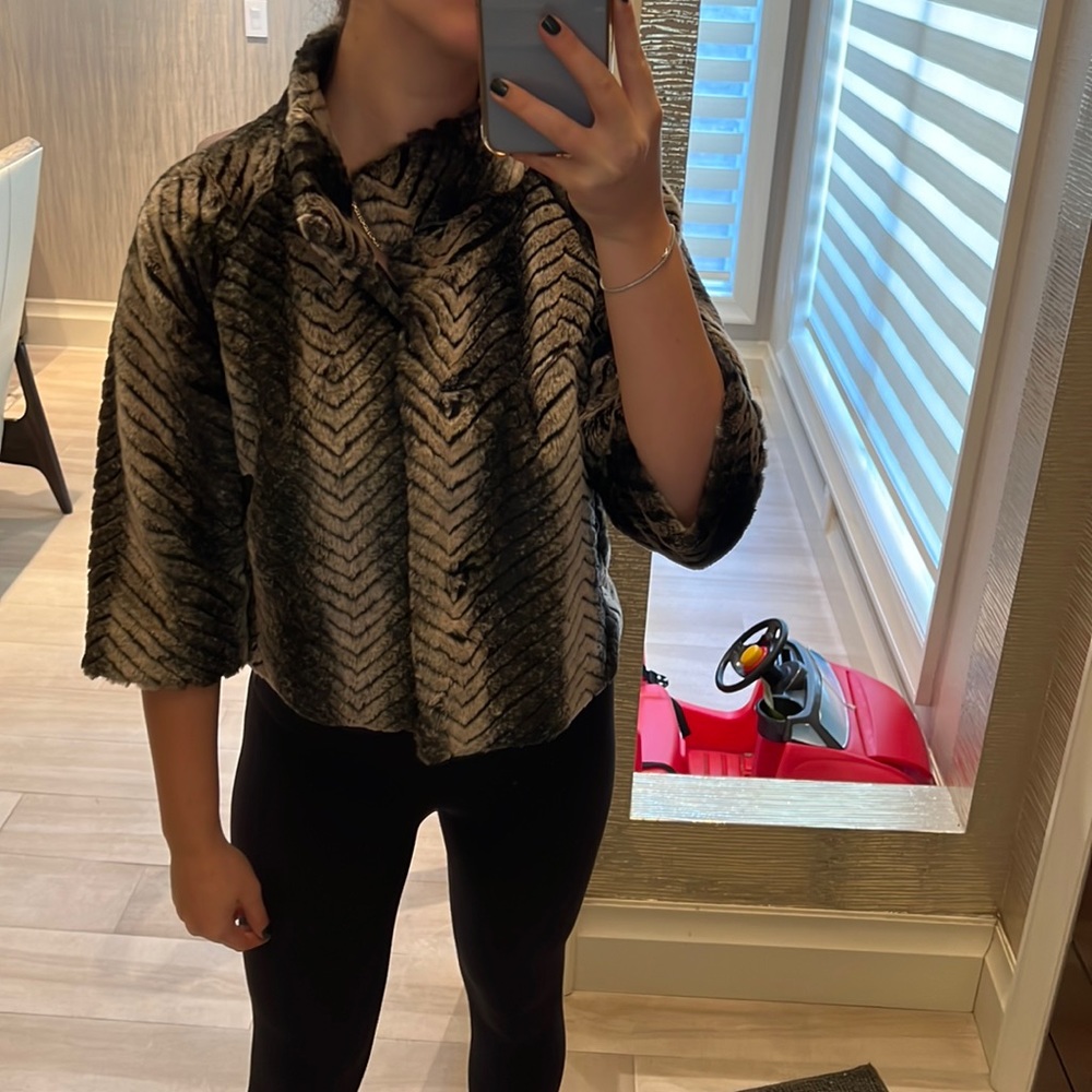 Chevron cropped faux fur jacket with 3/4 sleeves and 3 leather buttons need TLC